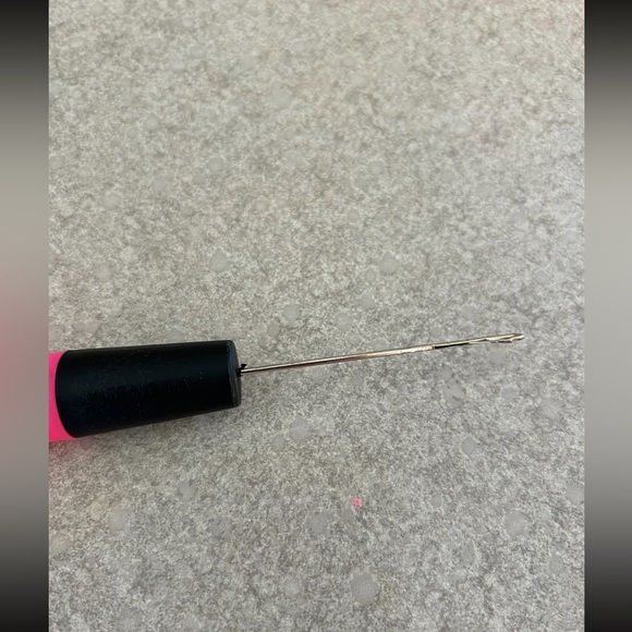 Latch Hook Crochet Needle Pink/ Black New - Picture 3 of 4